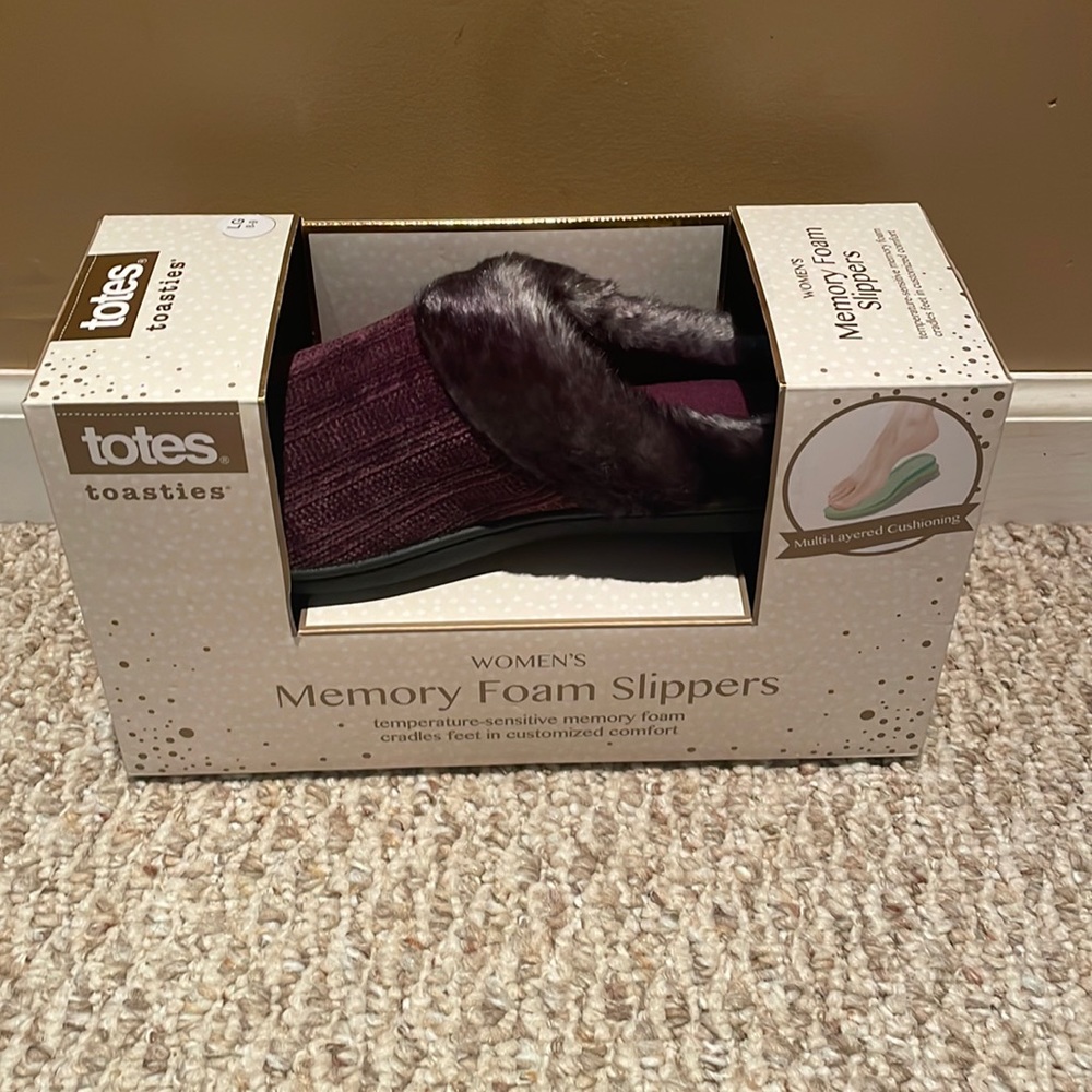 Totes toasties slippers. Memory foam size LG. Women’s size 8-9.